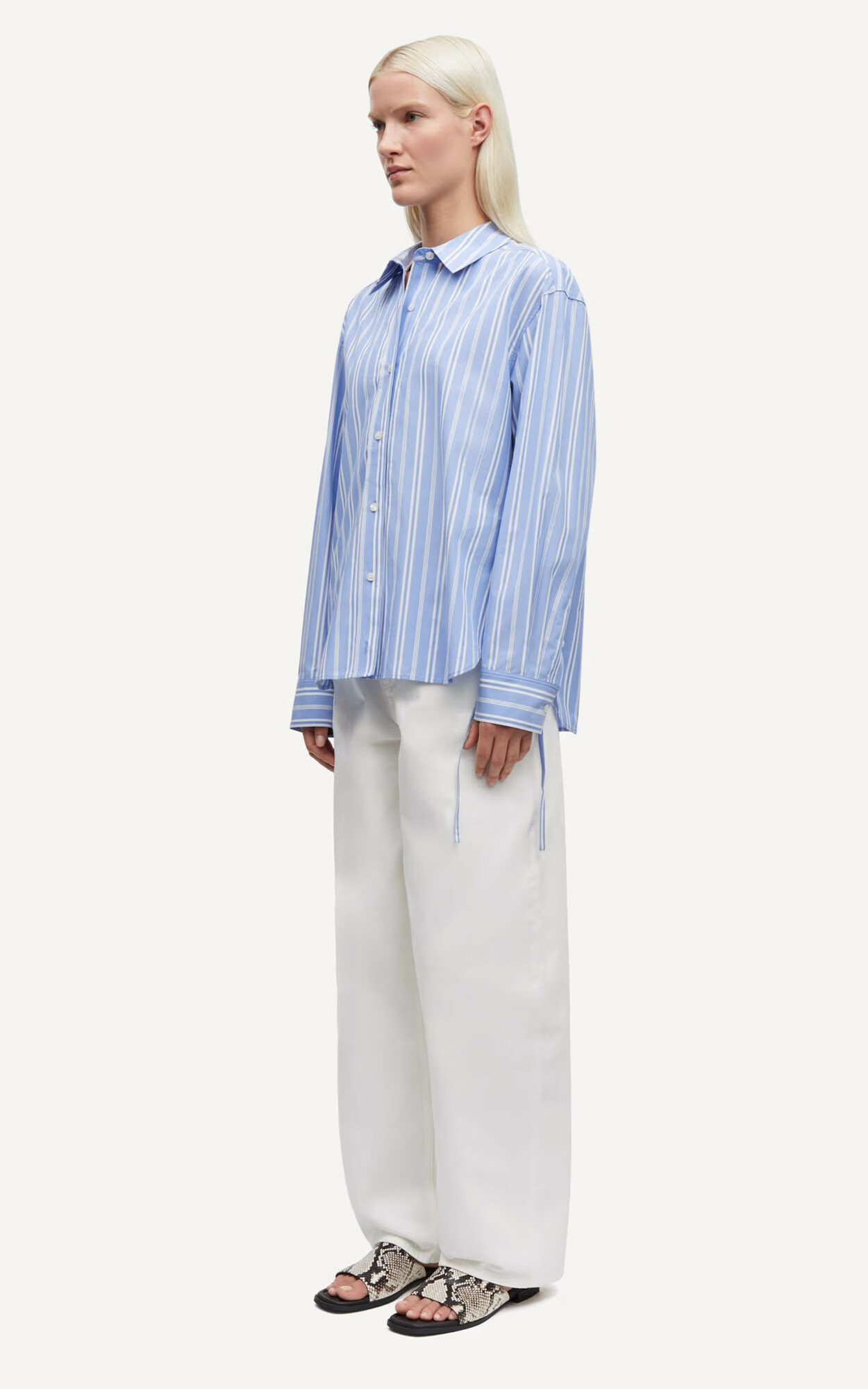 zoom in on Blauw Hemd image Blauw Hemd image