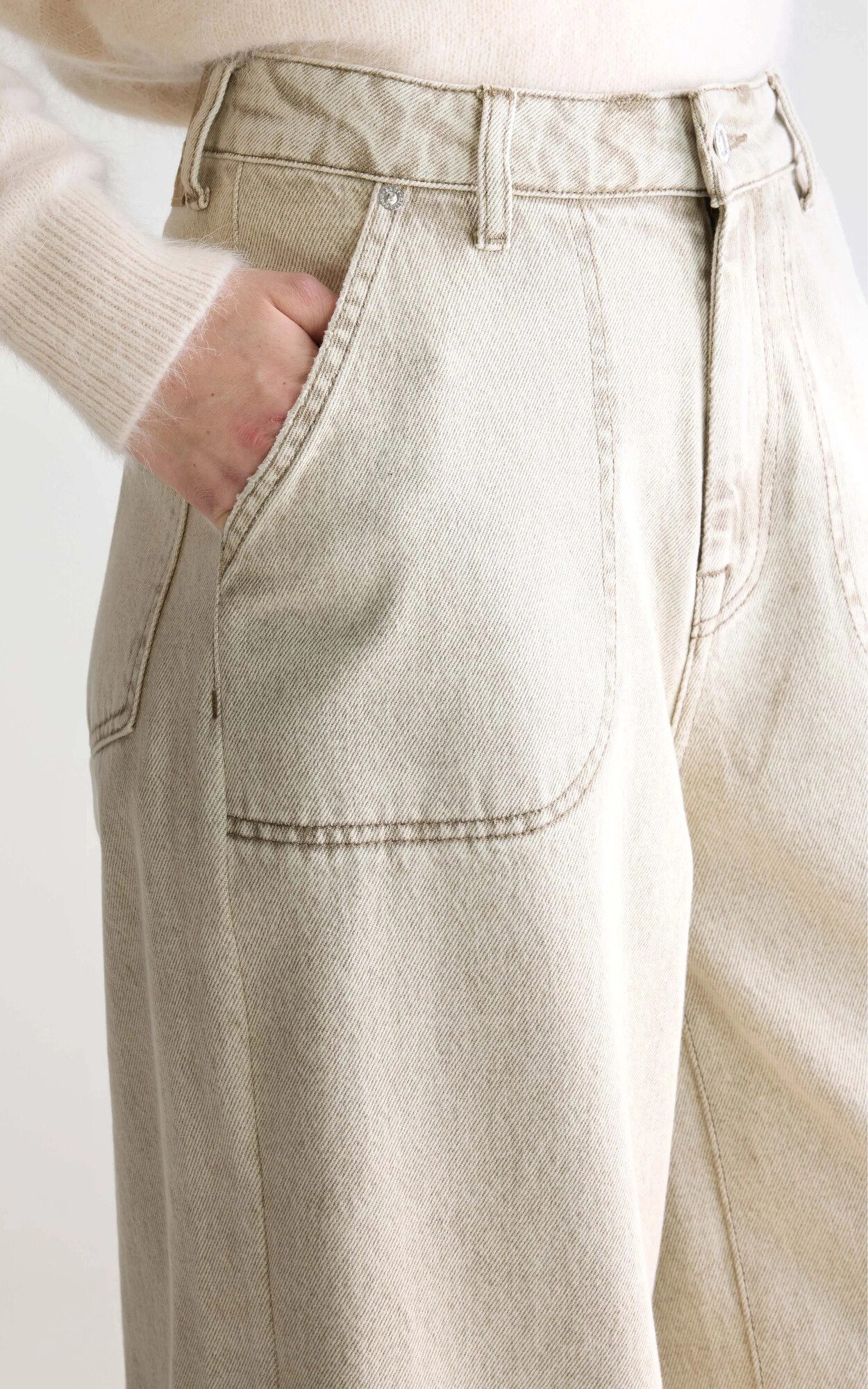 zoom in on Beige Broek image Beige Broek image