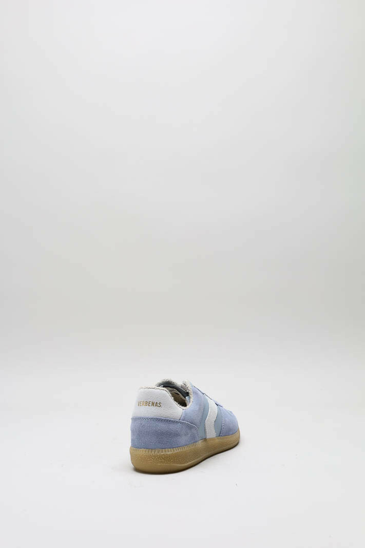 zoom in on Lichtblauw Sneaker image Lichtblauw Sneaker image