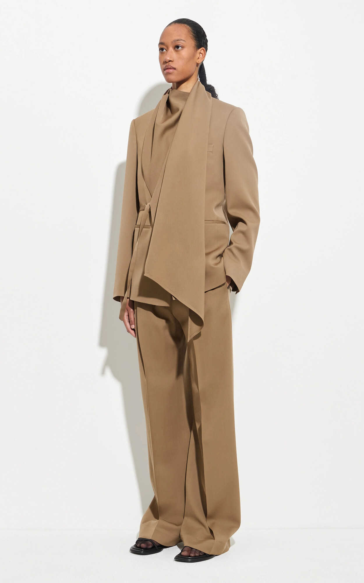 zoom in on Donkerbeige Blazer image Donkerbeige Blazer image