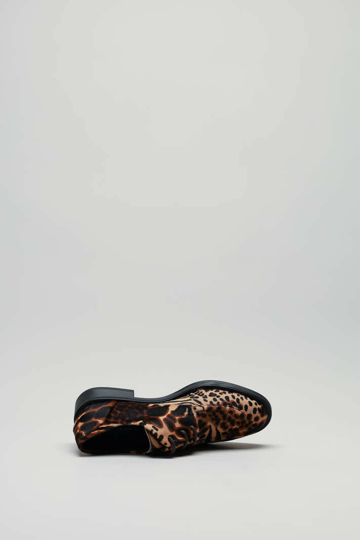 zoom in on Beige Veterschoen image Beige Veterschoen image