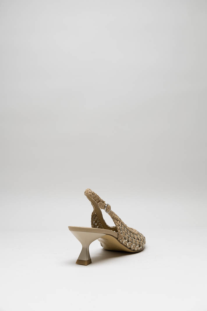 Donkerbeige Pump image