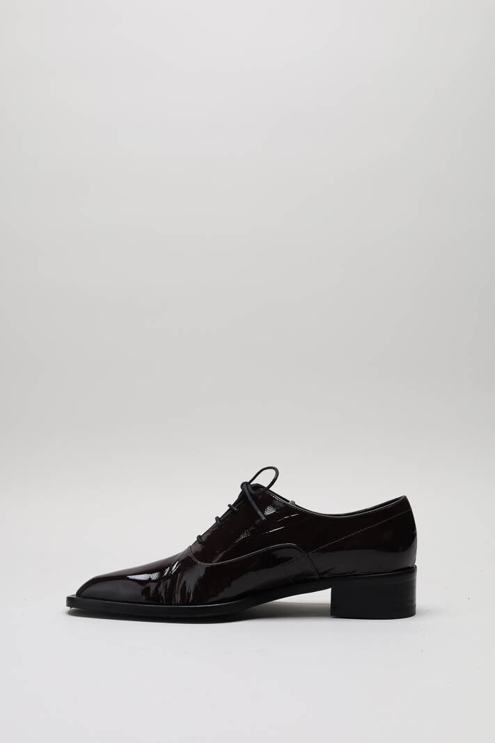 zoom in on Zwart Veterschoen image Zwart Veterschoen image