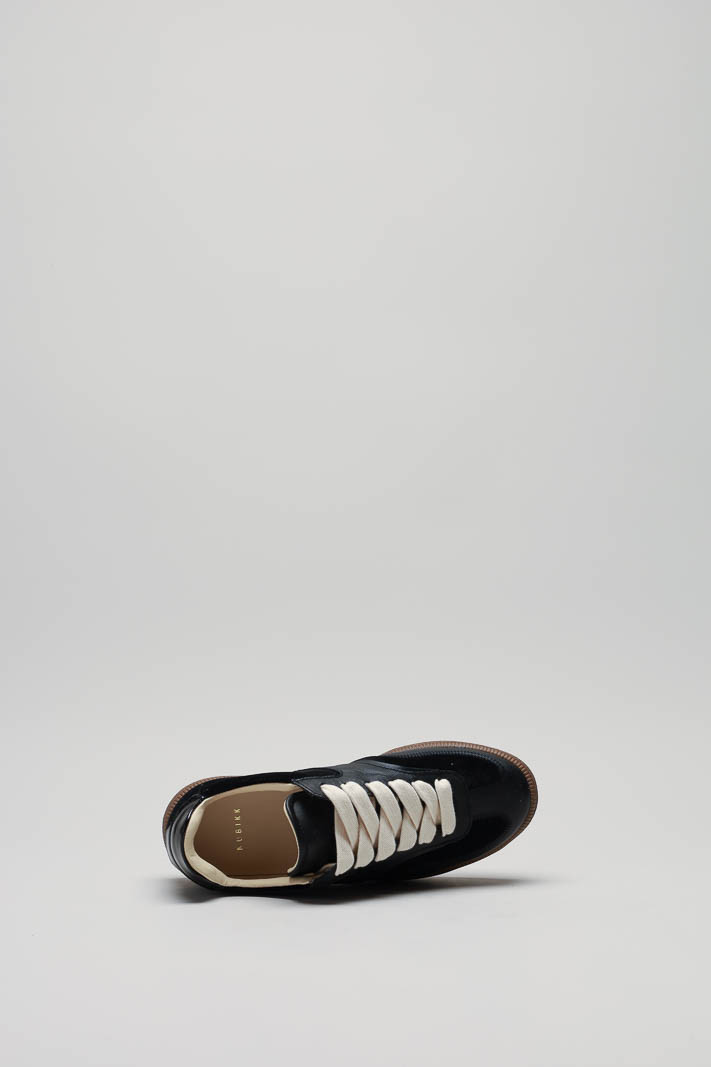 zoom in on Zwart Sneaker image Zwart Sneaker image