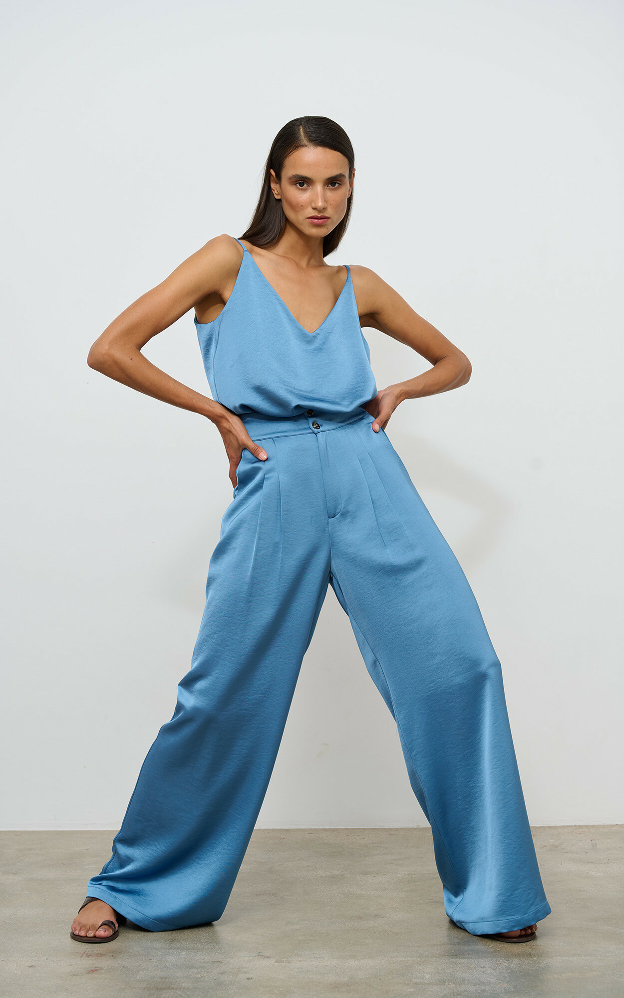 zoom in on Blauw Broek image Blauw Broek image