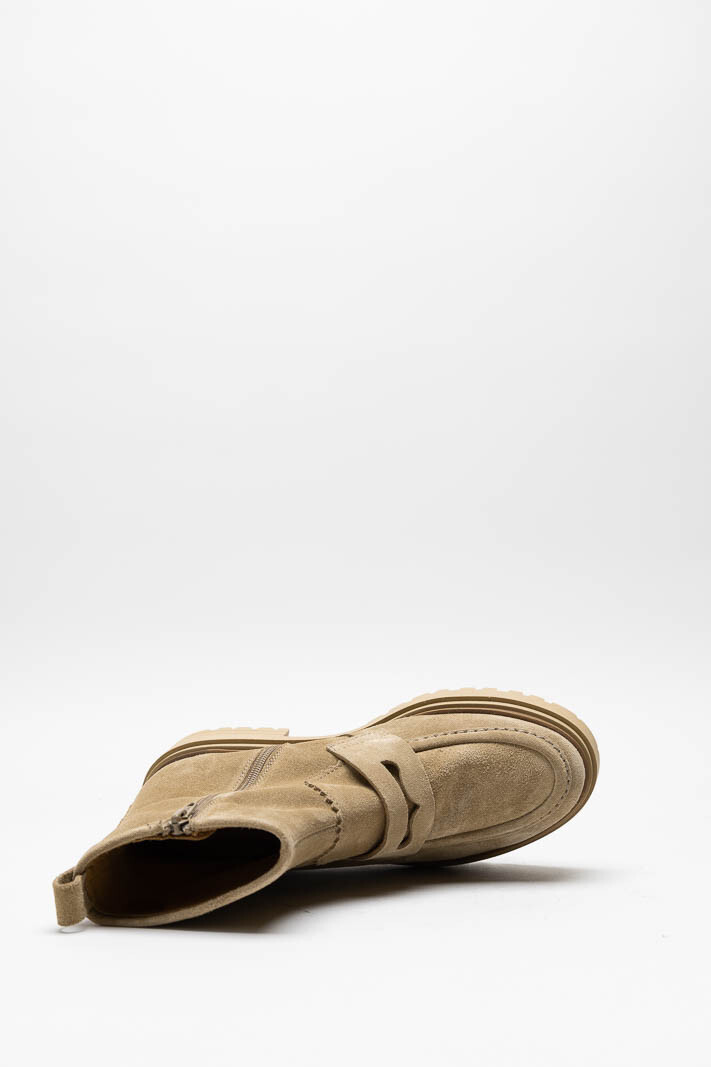 zoom in on Beige Enkellaars plat image Beige Enkellaars plat image