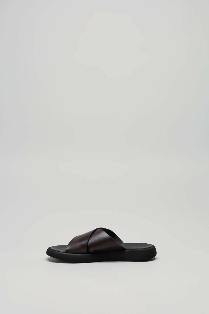 zoom in on Bruin Slipper image Bruin Slipper image
