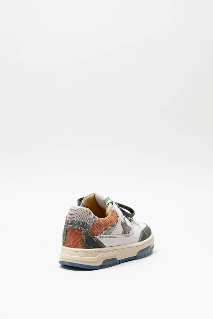 zoom in on Wit Sneaker image Wit Sneaker image