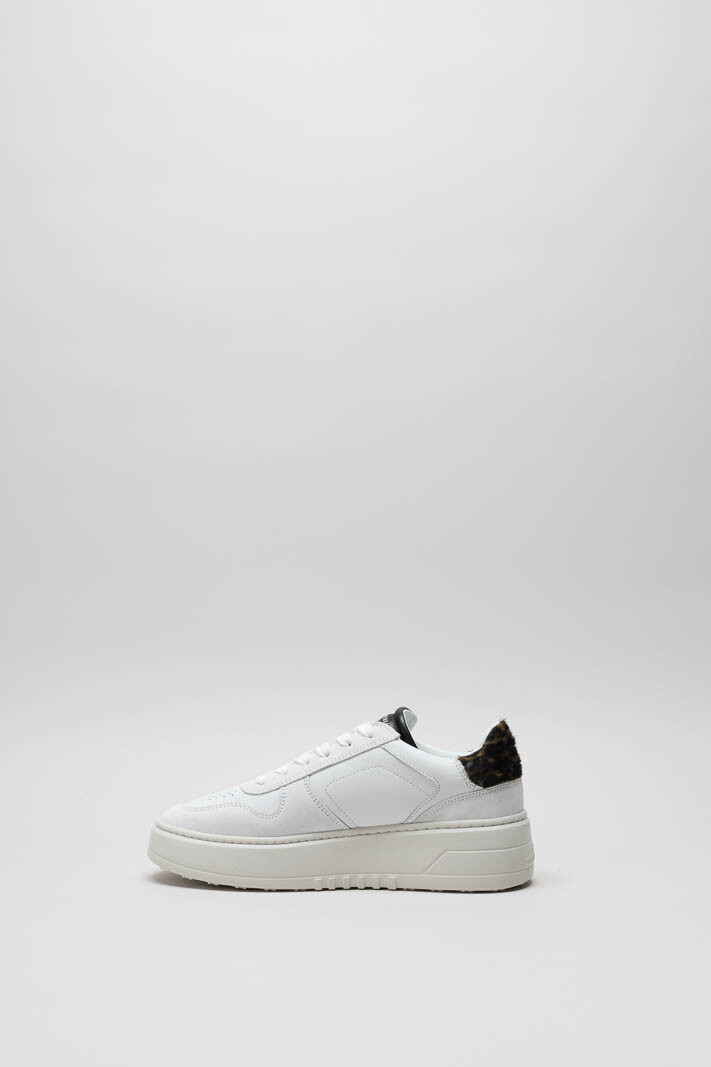 zoom in on Wit Sneaker image Wit Sneaker image