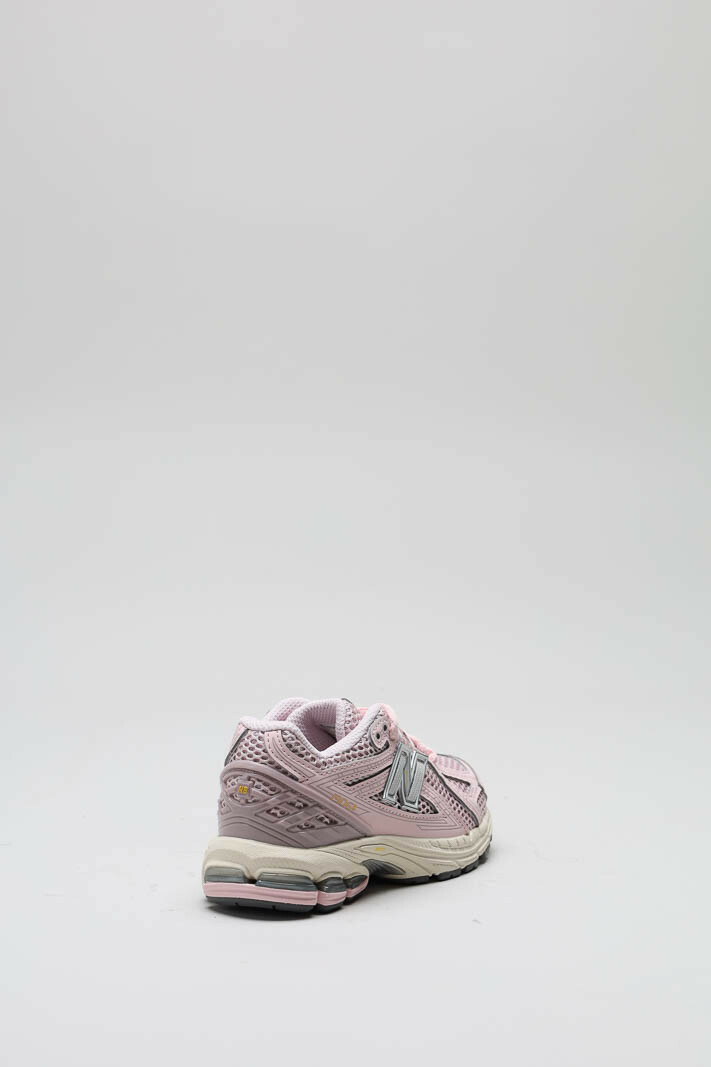zoom in on Roze Sneaker image Roze Sneaker image