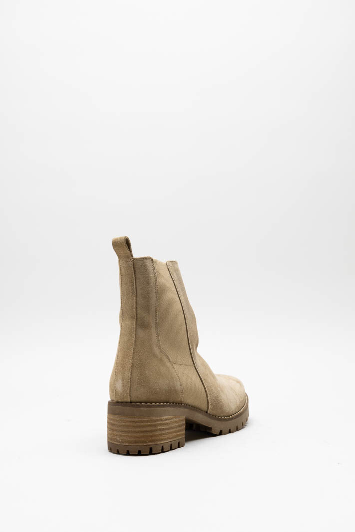 zoom in on Beige Enkellaars plat image Beige Enkellaars plat image