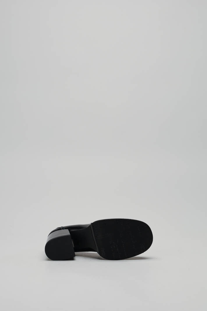 zoom in on Zwart Mocassin hak image Zwart Mocassin hak image