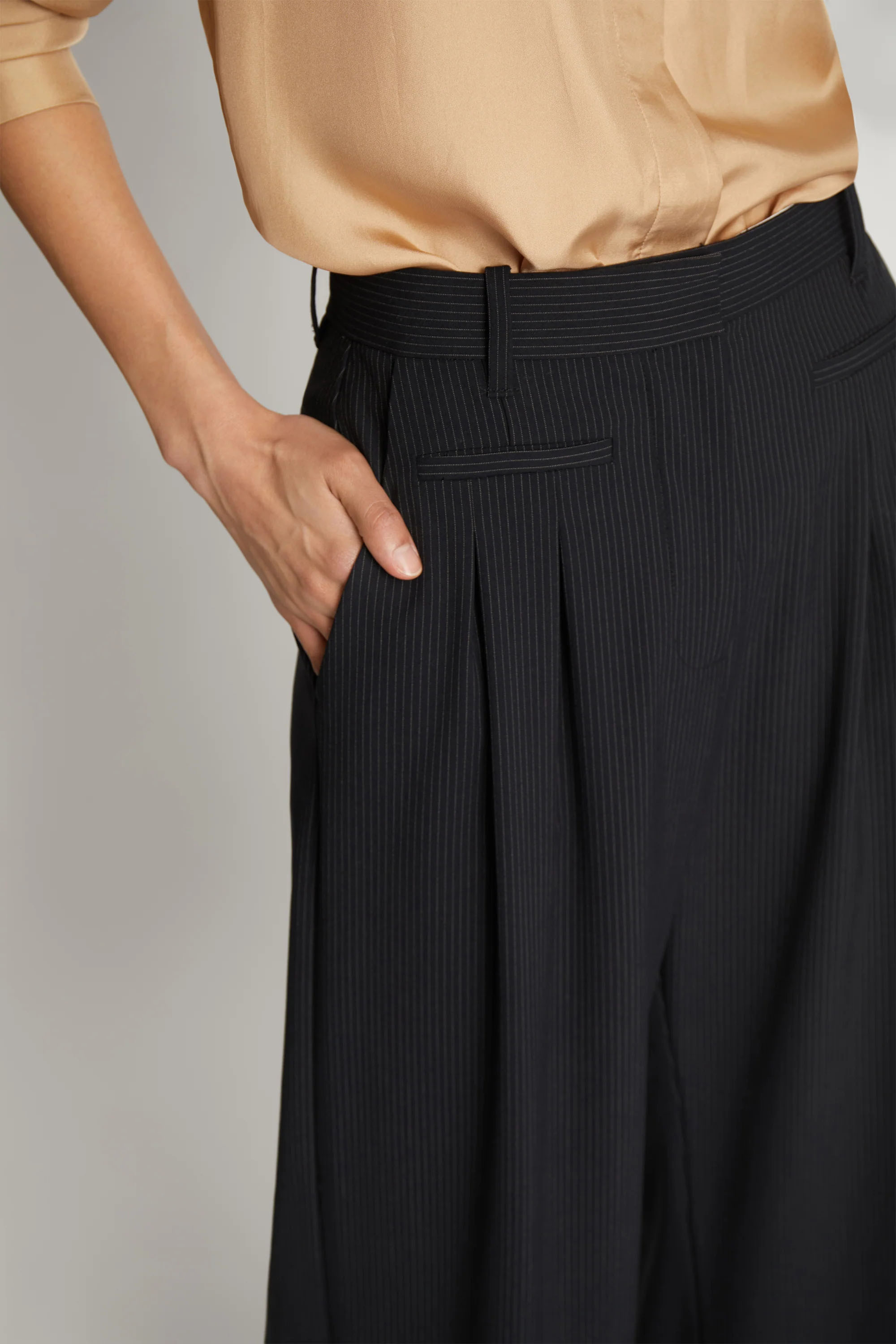 zoom in on Zwart Broek image Zwart Broek image