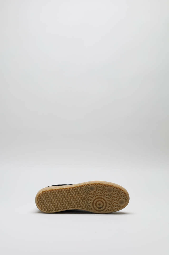 zoom in on Zwart Sneaker image Zwart Sneaker image