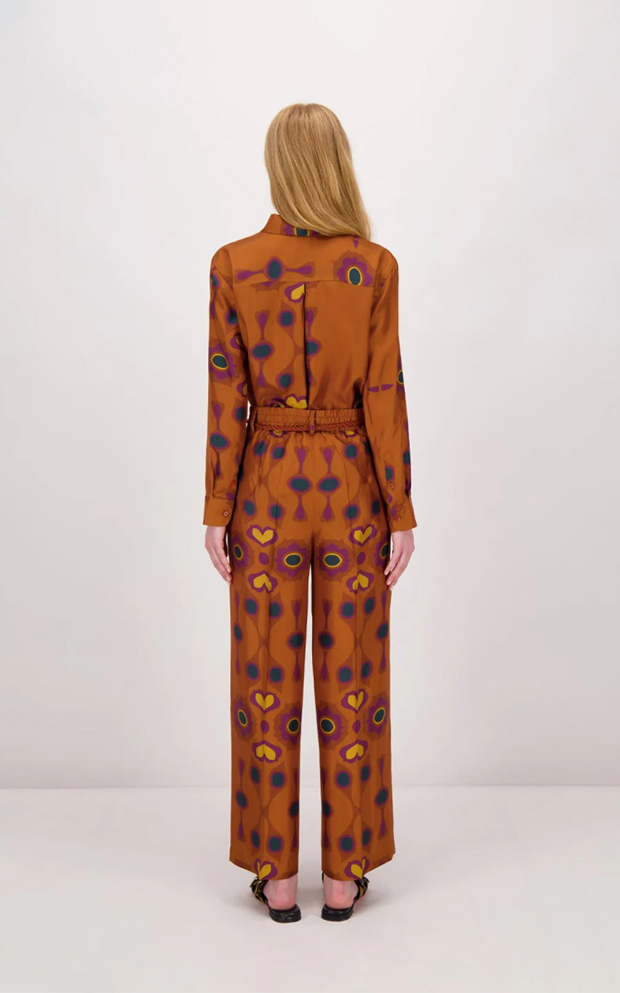 zoom in on Oranje Hemd image Oranje Hemd image