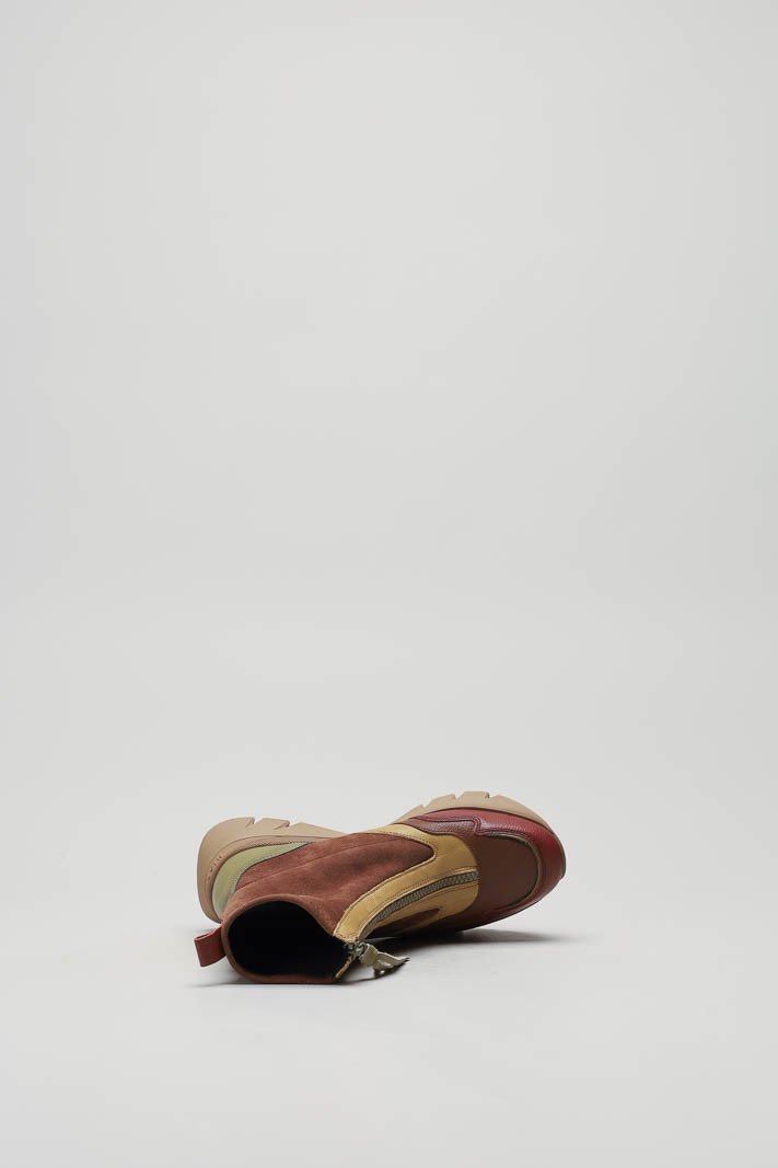 zoom in on Cognac Sneaker image Cognac Sneaker image