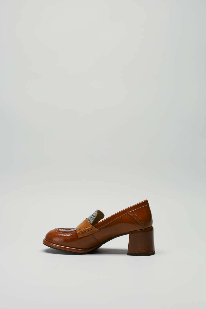 zoom in on Roestbruin Mocassin hak image Roestbruin Mocassin hak image