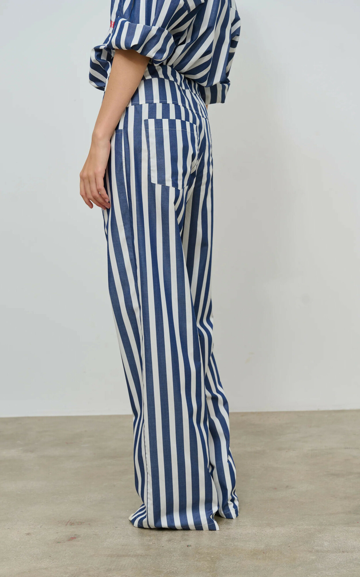 zoom in on Blauw Broek image Blauw Broek image
