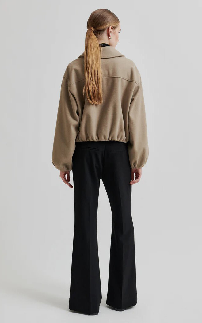 Beige Jas