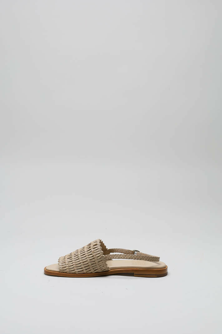 zoom in on Beige Sandaal plat image Beige Sandaal plat image
