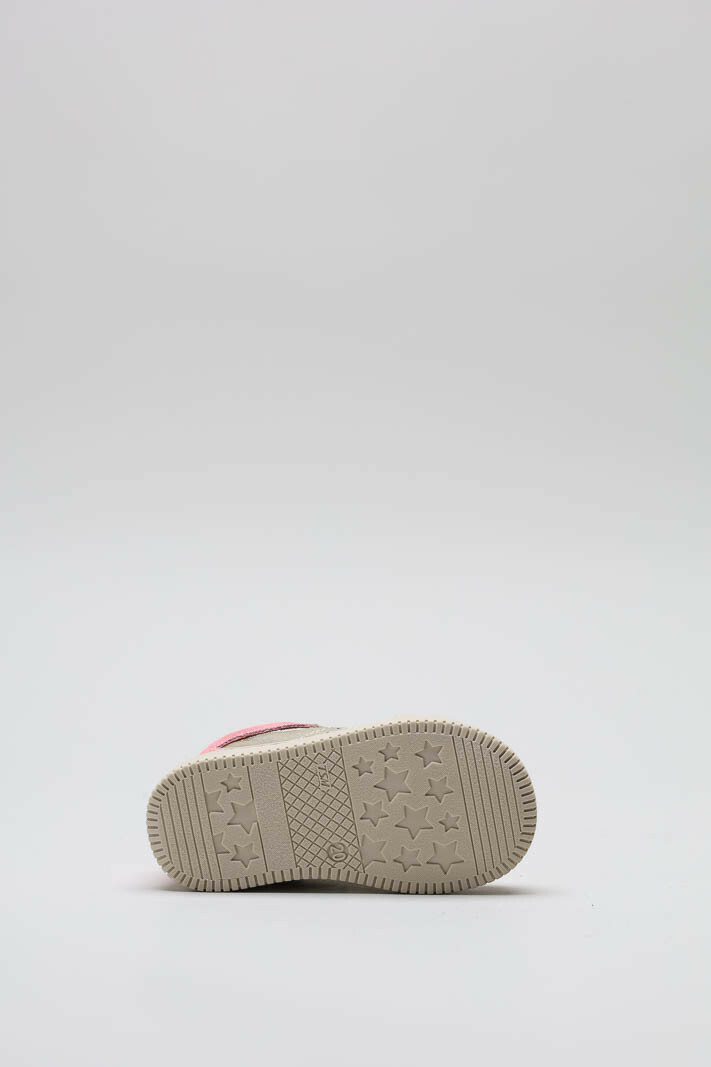 zoom in on Goud Sneaker image Goud Sneaker image