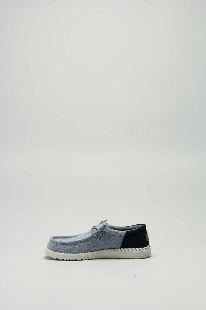 zoom in on Lichtblauw Sneaker image Lichtblauw Sneaker image