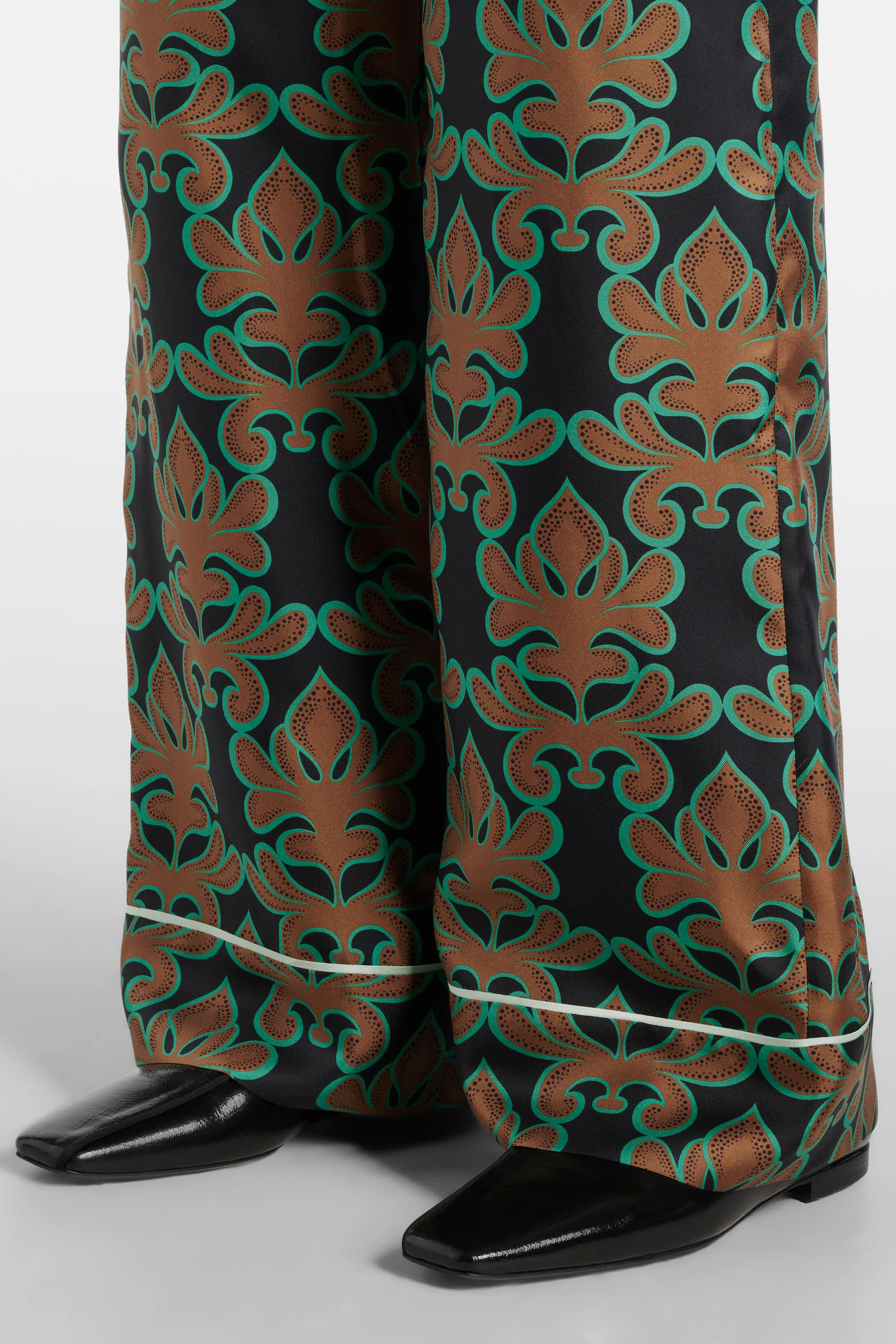 zoom in on Zwart Broek image Zwart Broek image