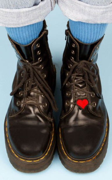 Rood Broches & pins image