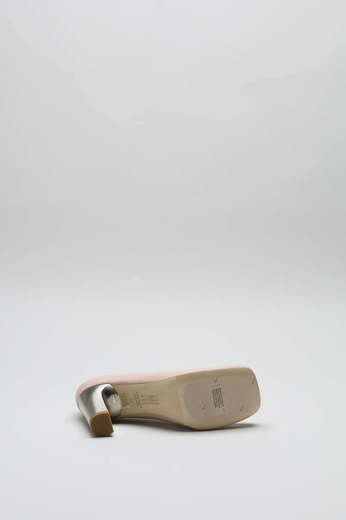 zoom in on Nude Pump image Nude Pump image