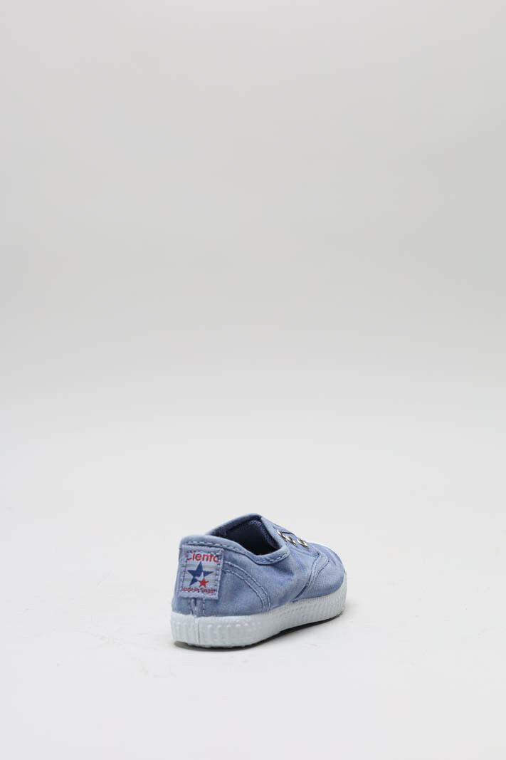 zoom in on Blauw Speelschoen image Blauw Speelschoen image