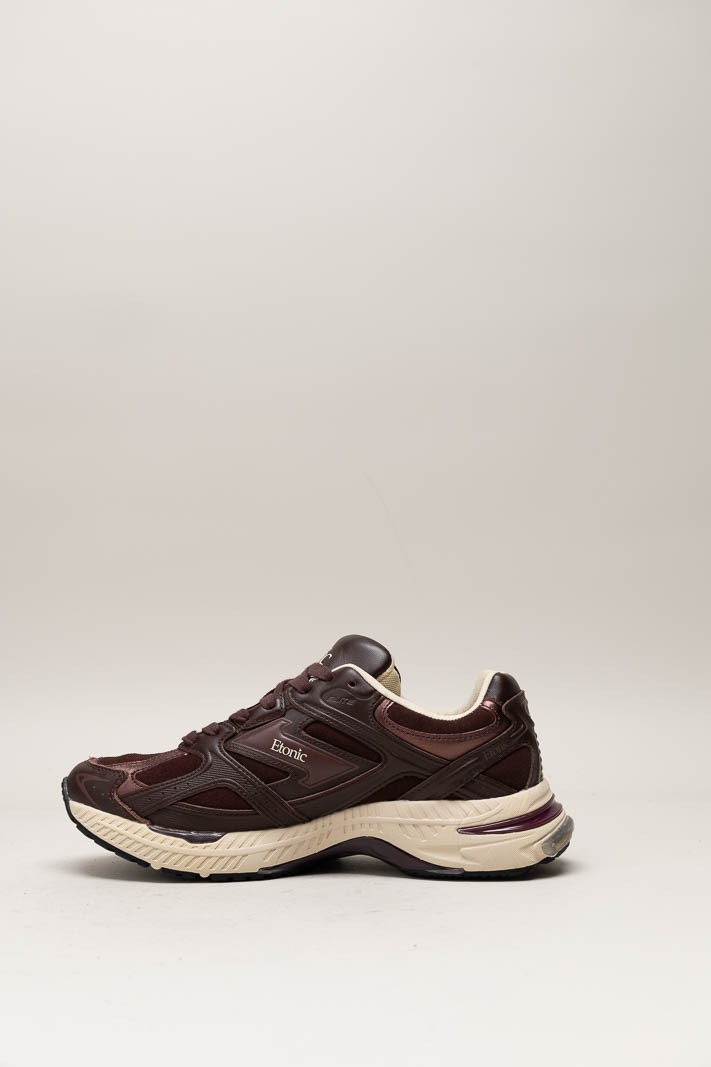 Bordeaux Sneaker image