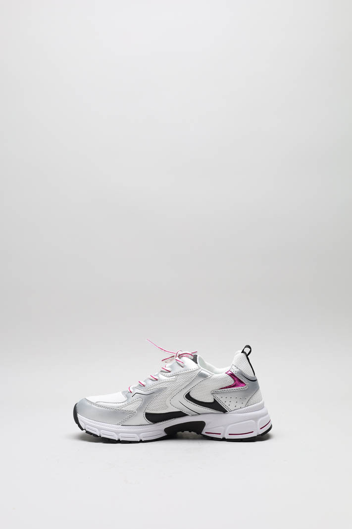 zoom in on Zilver Sneaker image Zilver Sneaker image