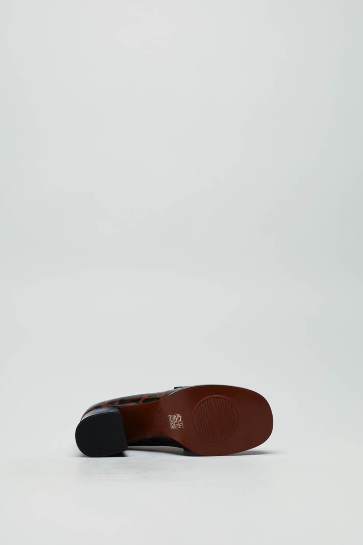 zoom in on Bruin Mocassin hak image Bruin Mocassin hak image