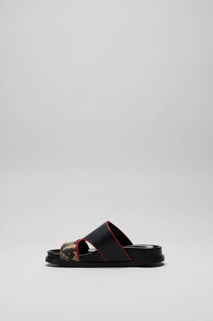 zoom in on Zwart Slipper image Zwart Slipper image