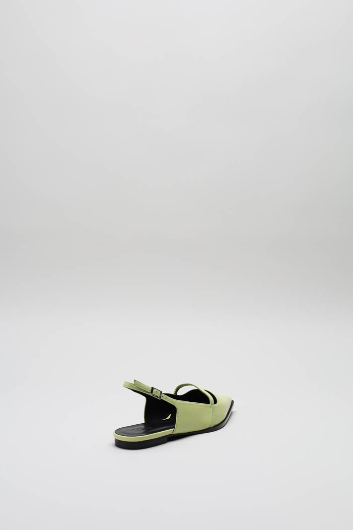 zoom in on Geel Ballerina image Geel Ballerina image