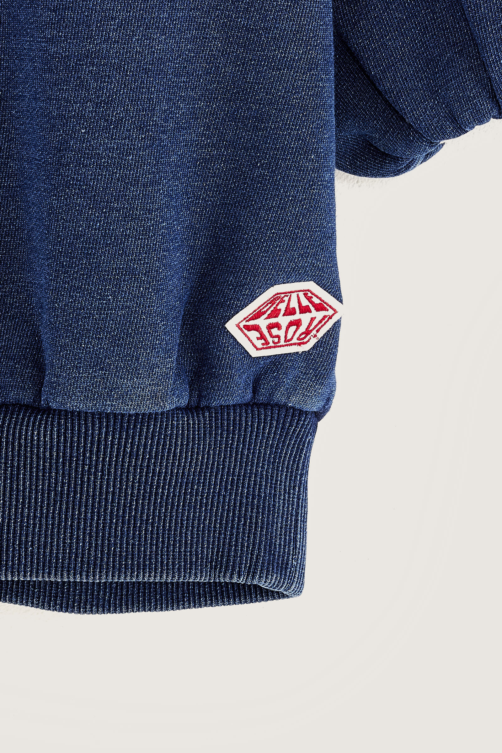 zoom in on Blauw Sweater image Blauw Sweater image
