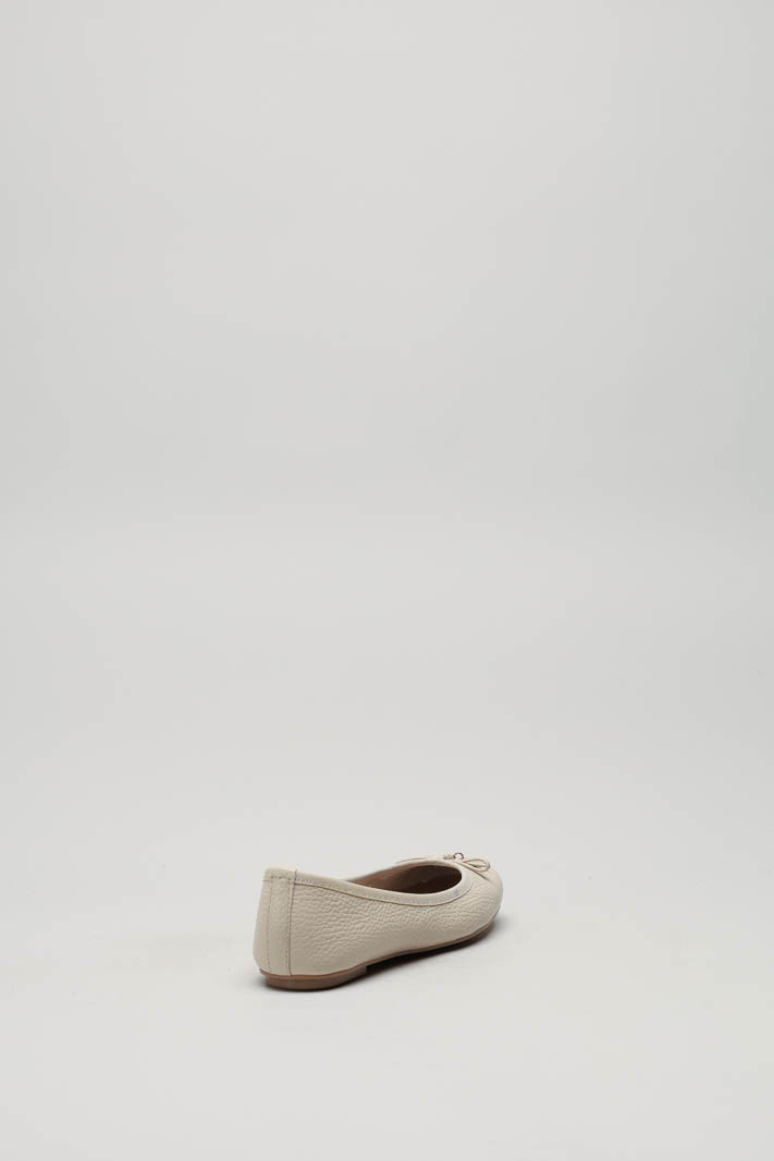 Lichtbeige Ballerina image