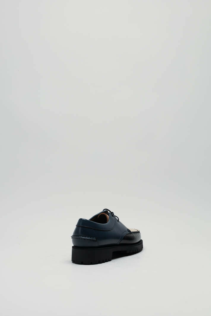 zoom in on Blauw Veterschoen image Blauw Veterschoen image