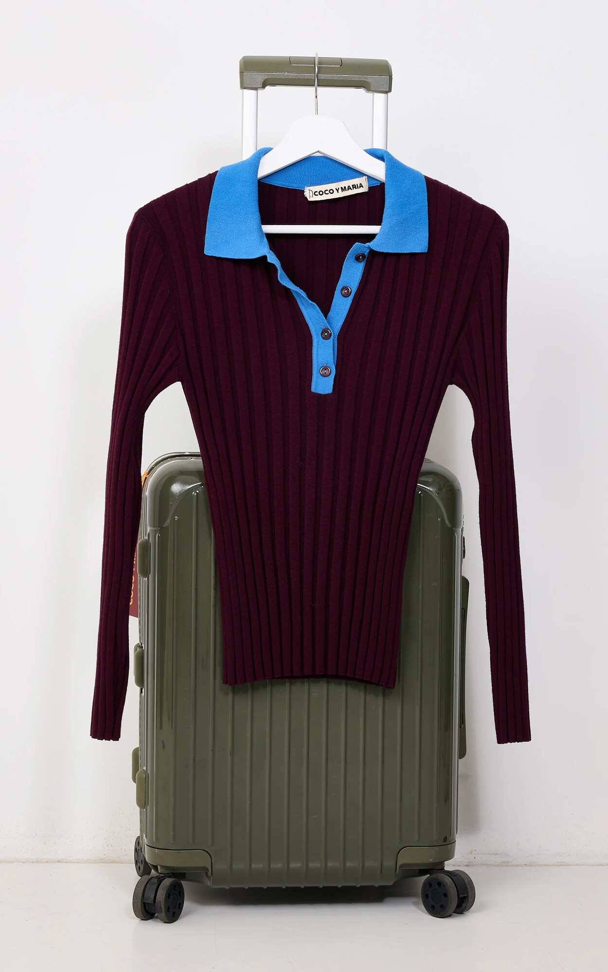 zoom in on Aubergine Sweater/trui image Aubergine Sweater/trui image