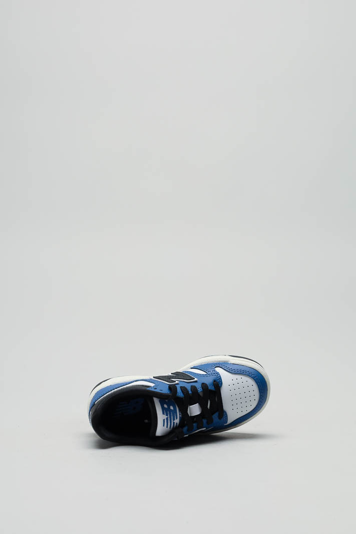 zoom in on Blauw Sneaker image Blauw Sneaker image