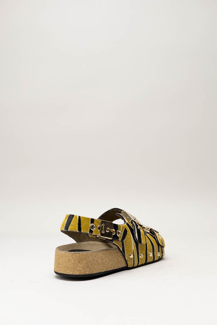 Geel Sandaal plat image