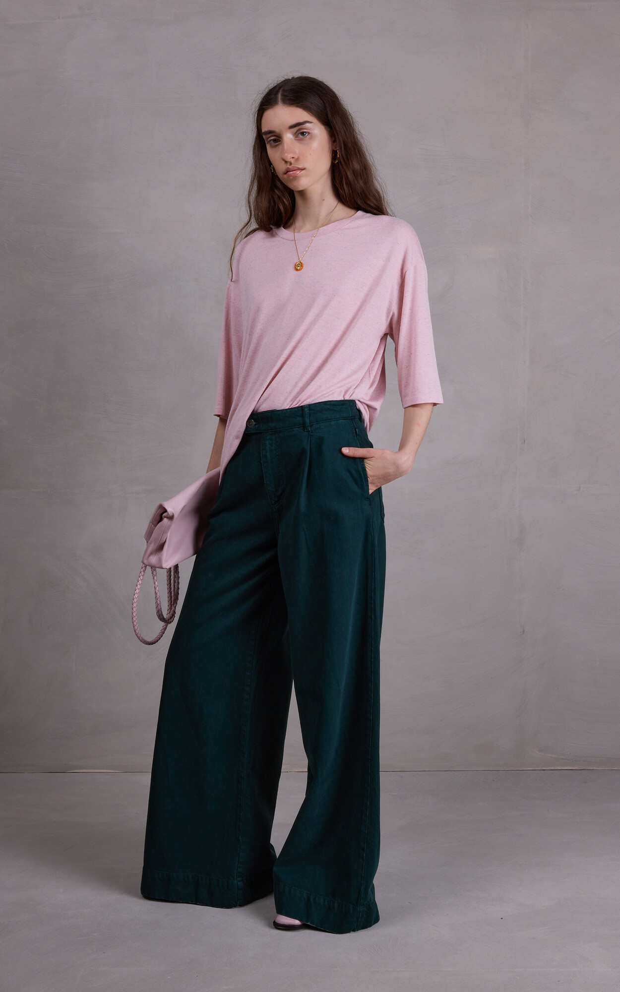 zoom in on Groen Broek image Groen Broek image