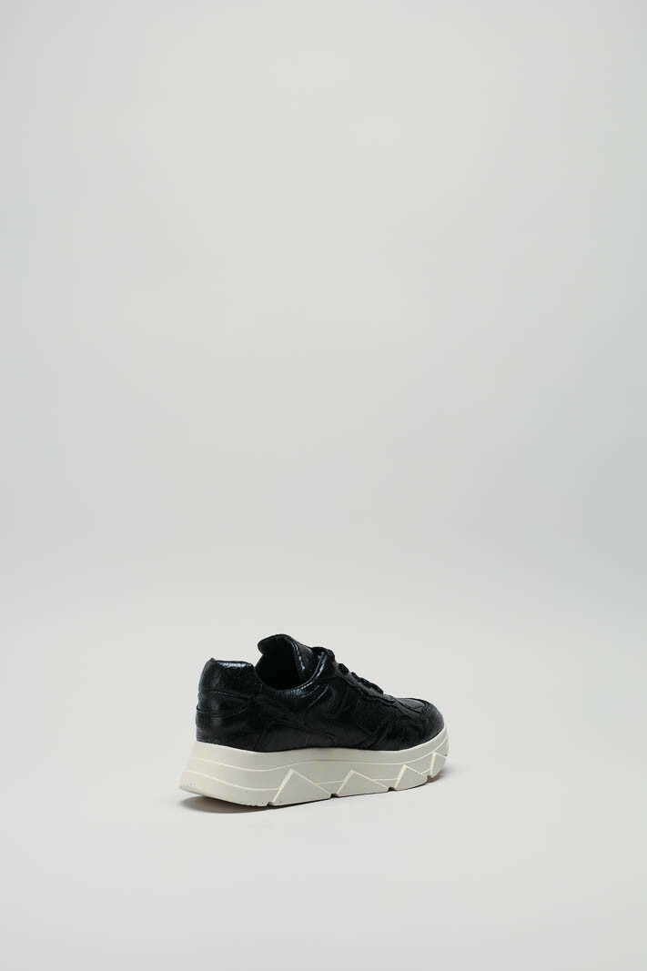 zoom in on Zwart Sneaker image Zwart Sneaker image