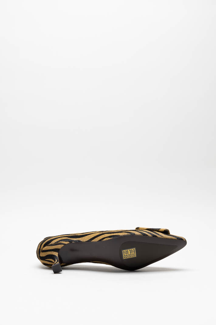 zoom in on Beige Pump image Beige Pump image