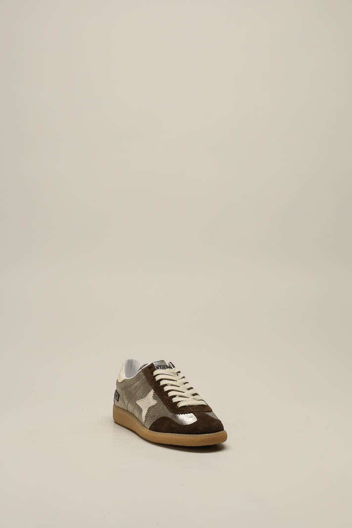 zoom in on Platina Sneaker image Platina Sneaker image