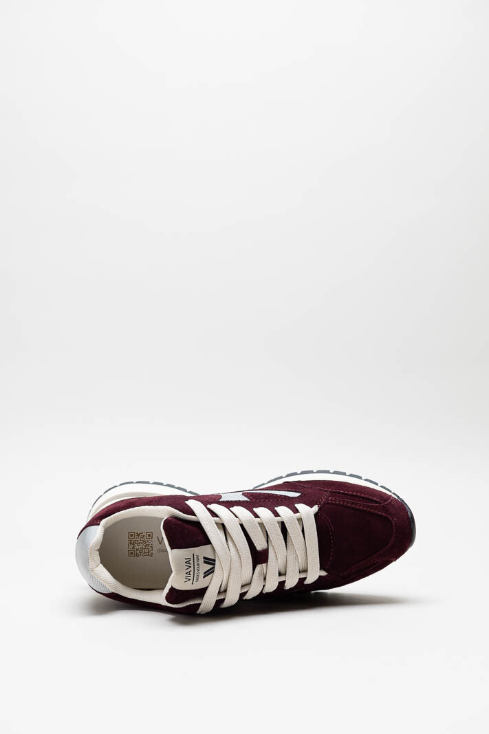 Bordeaux Sneaker image