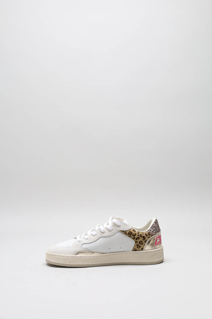 zoom in on Wit Sneaker image Wit Sneaker image
