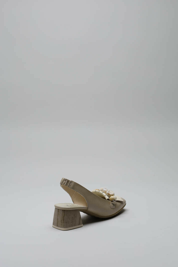 zoom in on Beige Mocassin hak image Beige Mocassin hak image