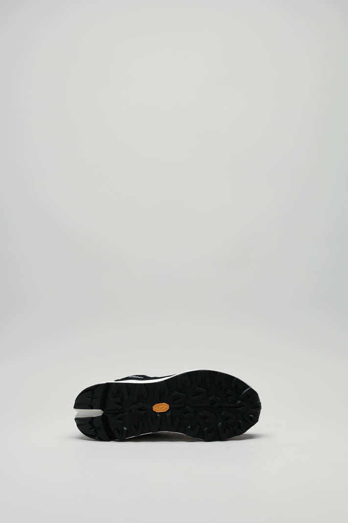 zoom in on Zwart Sneaker image Zwart Sneaker image