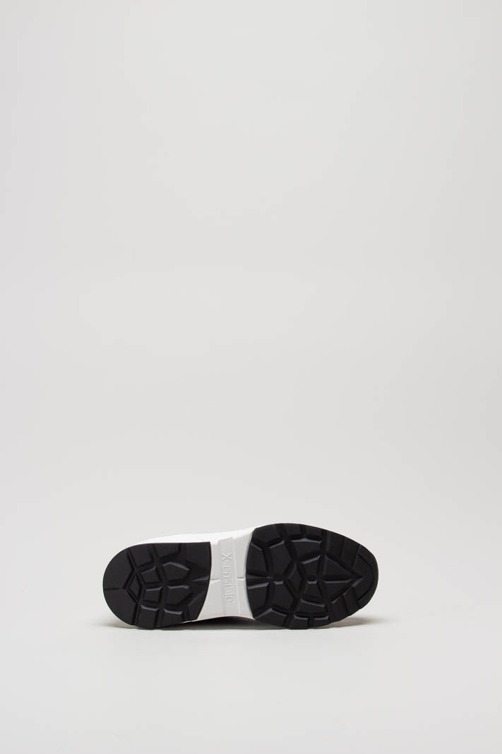zoom in on Brons Sneaker image Brons Sneaker image